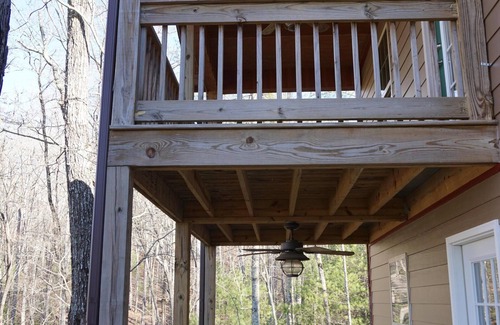 Choestoe Cabin | Cozy cabin nestled in gorgeous North Georgia Mountains!