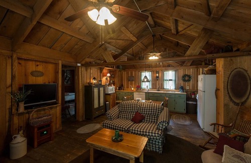 Robbinsville Cabin | Cozy Cabin next to Creek with Private Waterfall, Lake Access and Hot tub.