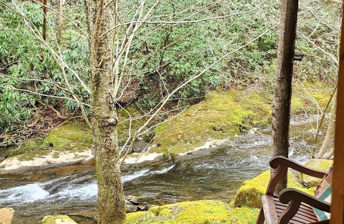 Robbinsville Cabin | Cozy Cabin next to Creek with Private Waterfall, Lake Access and Hot tub.