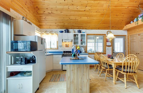 Weirgor Cabin | Cozy Cabin on 10 Acres, Walk to Chippewa River!