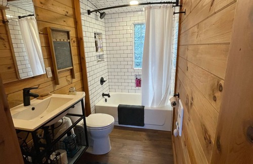 Northwoods Beach Cabin | Cozy cabin on beautiful clear Grindstone Lake