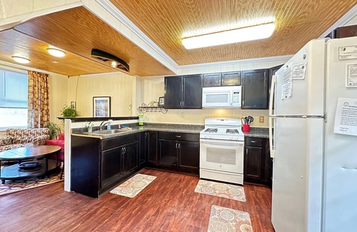 St Germain Cottage | Cozy Cabin on Big St Germain Lake sleeps 2nmodern appliances, Beach on prop!