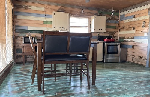Clinton Cabin | COZY CABIN ON THE RIVER WITH AMAZING VIEWS & SCENERY