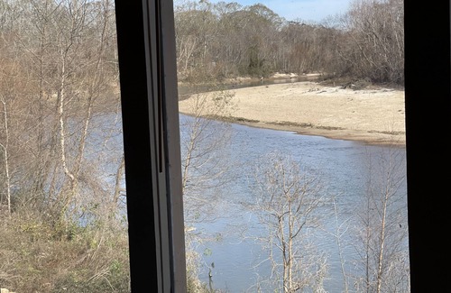 Clinton Cabin | COZY CABIN ON THE RIVER WITH AMAZING VIEWS & SCENERY