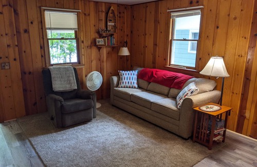 Mayfield Cabin | Cozy Cabin Overlooking Fife Lake