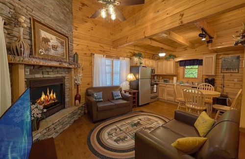 Gatlinburg Cabin | Cozy cabin, perfect for a honeymoon or an adventure-filled family getaway!