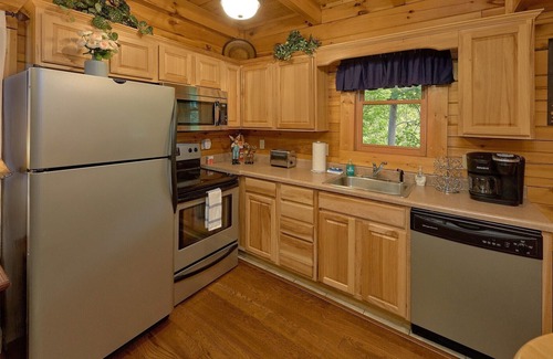 Gatlinburg Cabin | Cozy cabin, perfect for a honeymoon or an adventure-filled family getaway!