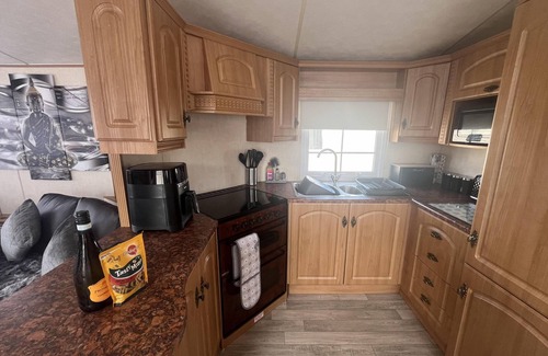 Towyn Cabin | Cozy Cabin Retreat in Towyn