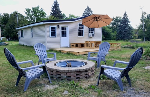 Lake House | Cozy cabin retreat in rustic setting. Private lake, bonfire under the stars!