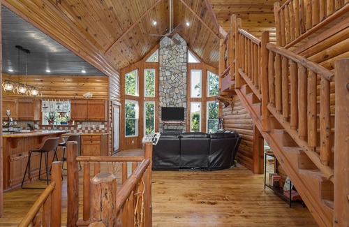 Richwoods Cabin | Cozy Cabin Retreat on 8 Acres with Private Lake – just 50 Minutes from St. Louis