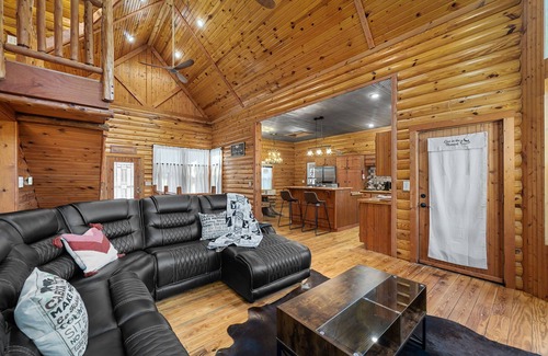 Richwoods Cabin | Cozy Cabin Retreat on 8 Acres with Private Lake – just 50 Minutes from St. Louis
