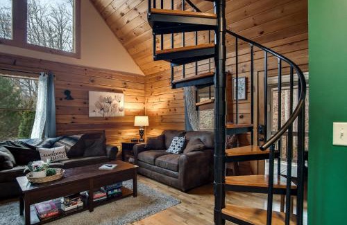 Bryson City House | Cozy Cabin Retreat: Tiny Trotter