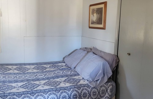 St. Helen House | Cozy cabin, sleeps 6. Fully furnished. Ride right to trails from cabin.