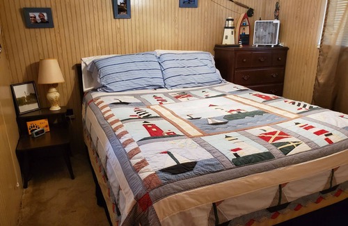 St. Helen House | Cozy cabin, sleeps 6. Fully furnished. Ride right to trails from cabin.