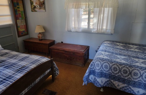 St. Helen House | Cozy cabin, sleeps 6. Fully furnished. Ride right to trails from cabin.