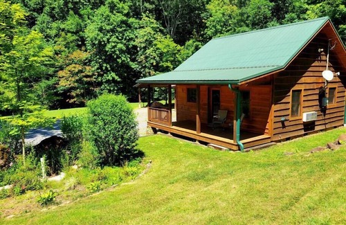 Sylva Cabin | Cozy Cabin Surrounded By Streams