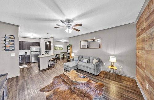 Sand Ridge Apartment | Cozy cabin themed one bedroom apt fast wifi pool gated