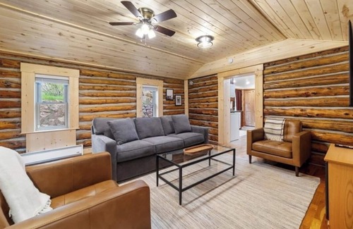 Green Mountain Falls Cabin | Cozy cabin in walking distance to Green Mountain Falls with WiFi