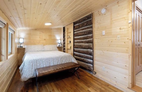 Green Mountain Falls Cabin | Cozy cabin in walking distance to Green Mountain Falls with WiFi
