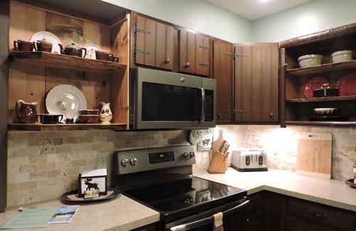 Robbinsville Cabin | Cozy cabin w/babbling creek, mountain view & fast Wi-fi
