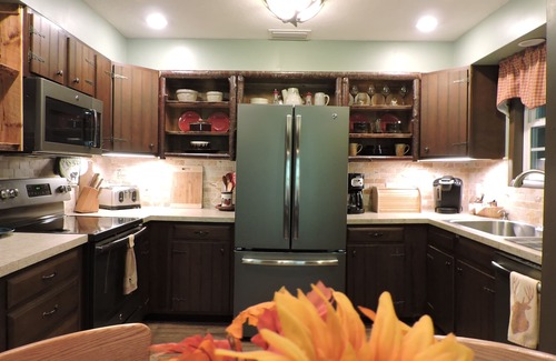 Robbinsville Cabin | Cozy cabin w/babbling creek, mountain view & fast Wi-fi