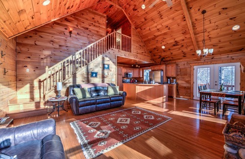 Waynesville Cabin | Cozy Cabin w/Game Room, Jetted Tub & Views | + Biltmore Pass Included