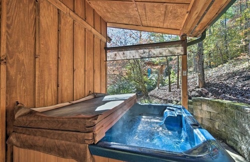 Weaverville Cabin | Cozy Cabin w/Hot Tub & Fireplace – 15 Mi to Asheville
