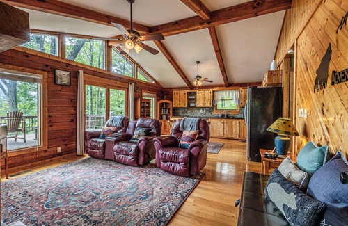 Whittier Cabin | Cozy Cabin w/Hot Tub & Epic Smoky Mountain Views