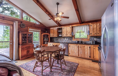 Whittier Cabin | Cozy Cabin w/Hot Tub & Epic Smoky Mountain Views