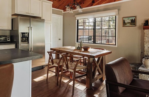 Moonridge Cabin | Cozy Cabin w/Hot Tub, EV, Mountain Views & A/C