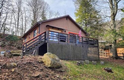 Beech Mountain House | Cozy Cabin Walkable to Beech Mt Resort