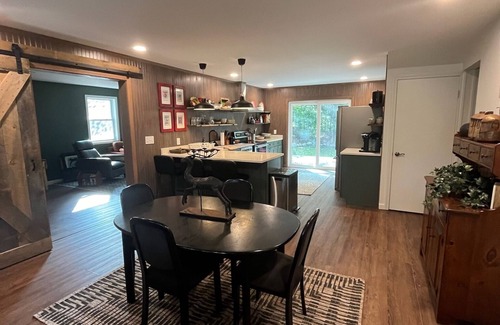 Manchester Center Cabin | Cozy Cabin - walking distance to town and 10 minutes to Bromley. Pet friendly!