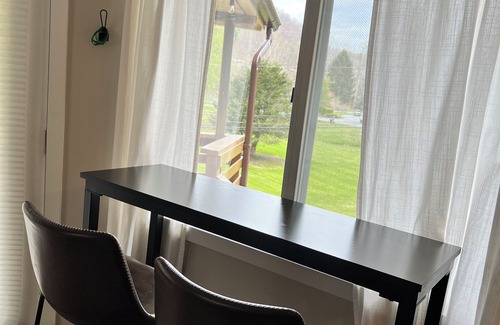 Mill Ridge Cabin | Cozy cabin with 1 bedroom, fireplace, AC, WiFi in Convenient Foscoe