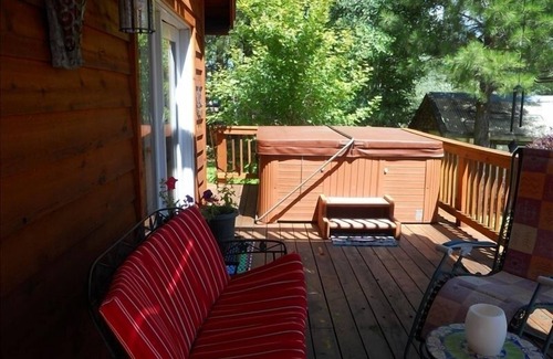 Truckee House | Cozy Cabin with all amenities.