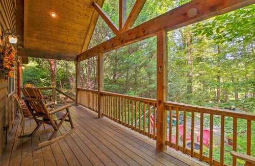 Clarkesville House | Cozy Cabin with Deck, Walk to Wildcat Creek and Dining