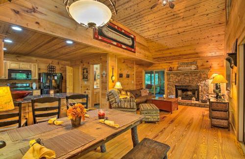 Clarkesville House | Cozy Cabin with Deck, Walk to Wildcat Creek and Dining