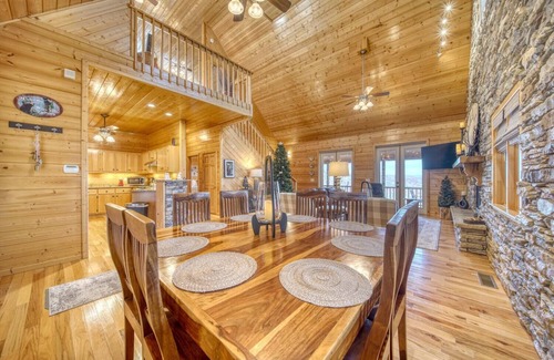 Morganton Cabin | Cozy Cabin with Hot Tub in Blue Ridge Mountains