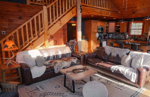 Logan Cabin | Cozy Cabin With Hot Tub - Near all in Hocking Hills