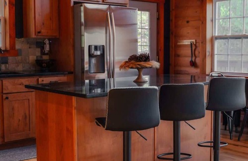 Logan Cabin | Cozy Cabin With Hot Tub - Near all in Hocking Hills