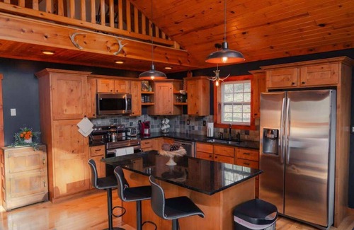 Logan Cabin | Cozy Cabin With Hot Tub - Near all in Hocking Hills