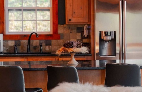 Logan Cabin | Cozy Cabin With Hot Tub - Near all in Hocking Hills
