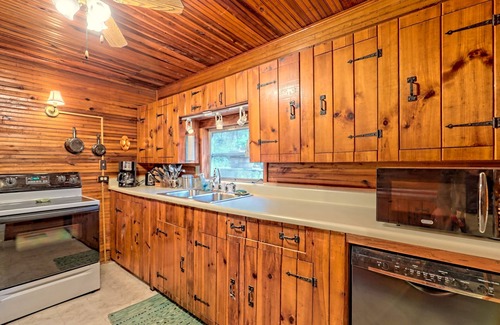 Clayton Cabin | Cozy cabin with hot tub in the heart of all the best of Rabun County!