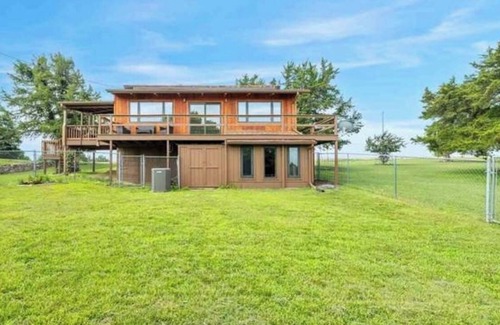 Fostoria Cabin | Cozy Cabin With Kayaks