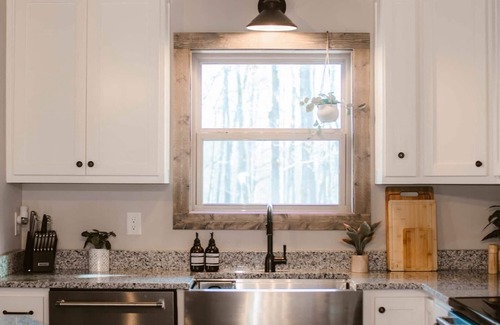 Murphy Cabin | Cozy Cabin with King Suite, Hot tub, Gas Fireplace, Fire Pit, Grill & Games
