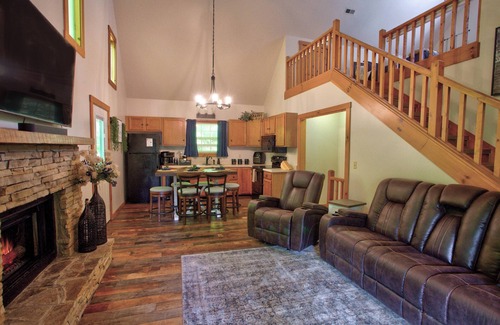 Townsend Cabin | Cozy cabin with mtn view and an awesome media room in charming Townsend.