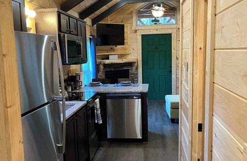Mill Spring Cabin | Cozy cabin with WiFi and AC in charming Mill Spring