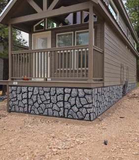 Williams Ski Chalet | Cozy Cabins with a mountain view 1A