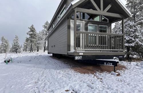 Williams Ski Chalet | Cozy Cabins with a mountain view 1A