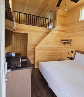 Williams Ski Chalet | Cozy Cabins With Mountain View 7A