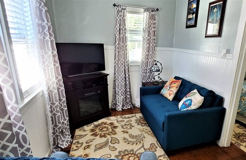 Snohomish Cottage | Cozy Cady Cottage walk to antiques, restaurants, and centennial trail